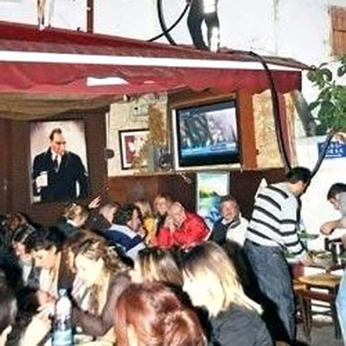 Yangını Boş Ver Eğlenceye Devam