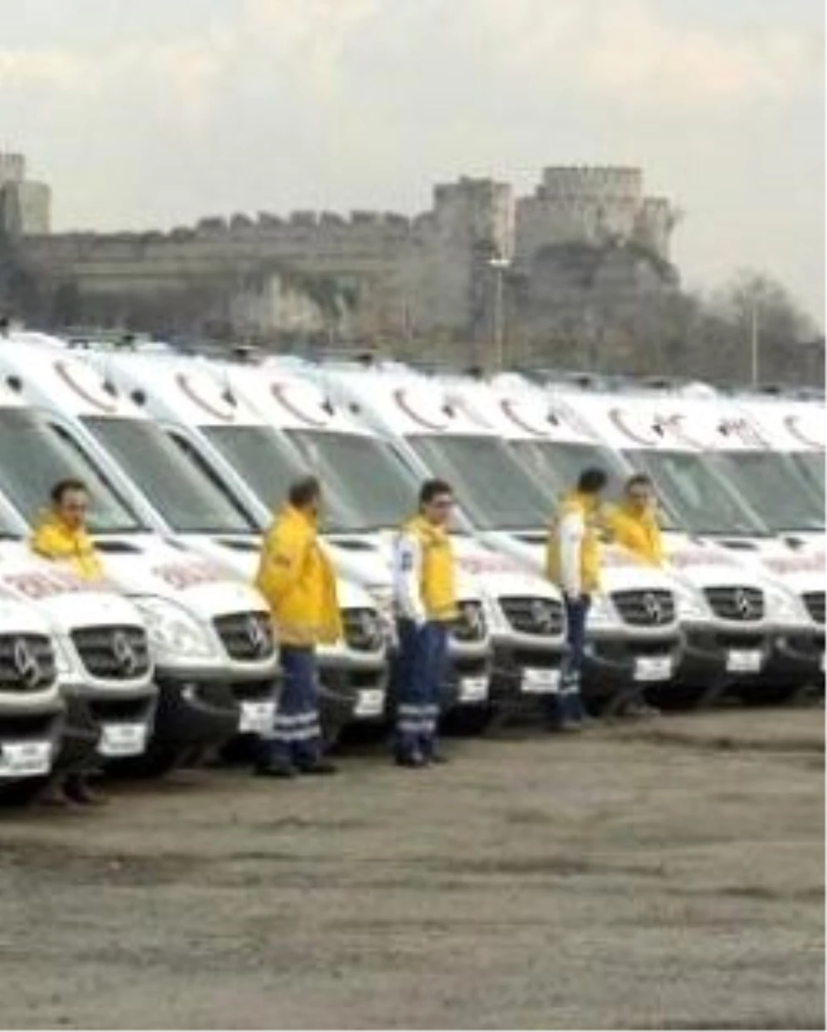 İstanbul\'a 75 Yeni Ambulans