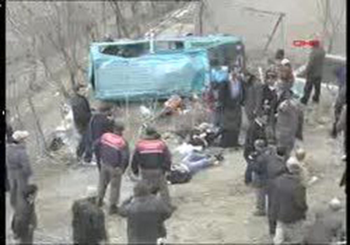 Elazığ // 1// Okçular Köyü Girişinde Kaza:4'Ü Öğrenci 5 Yara