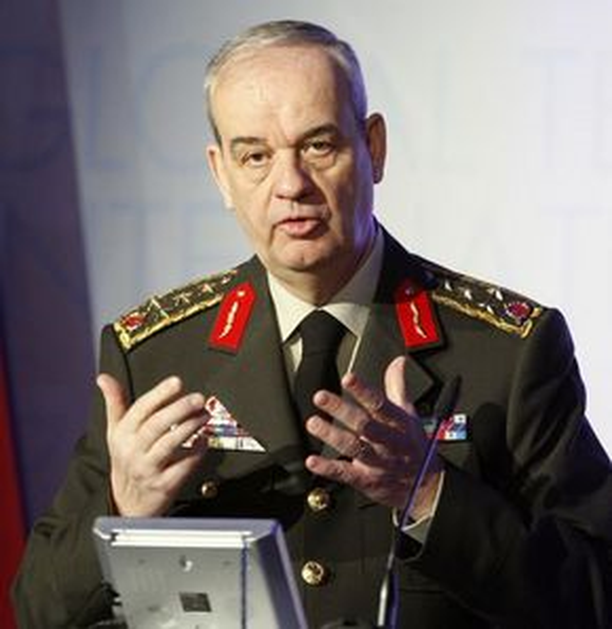 'İstifayla Kimseyi Sevindirmeyeceğim'