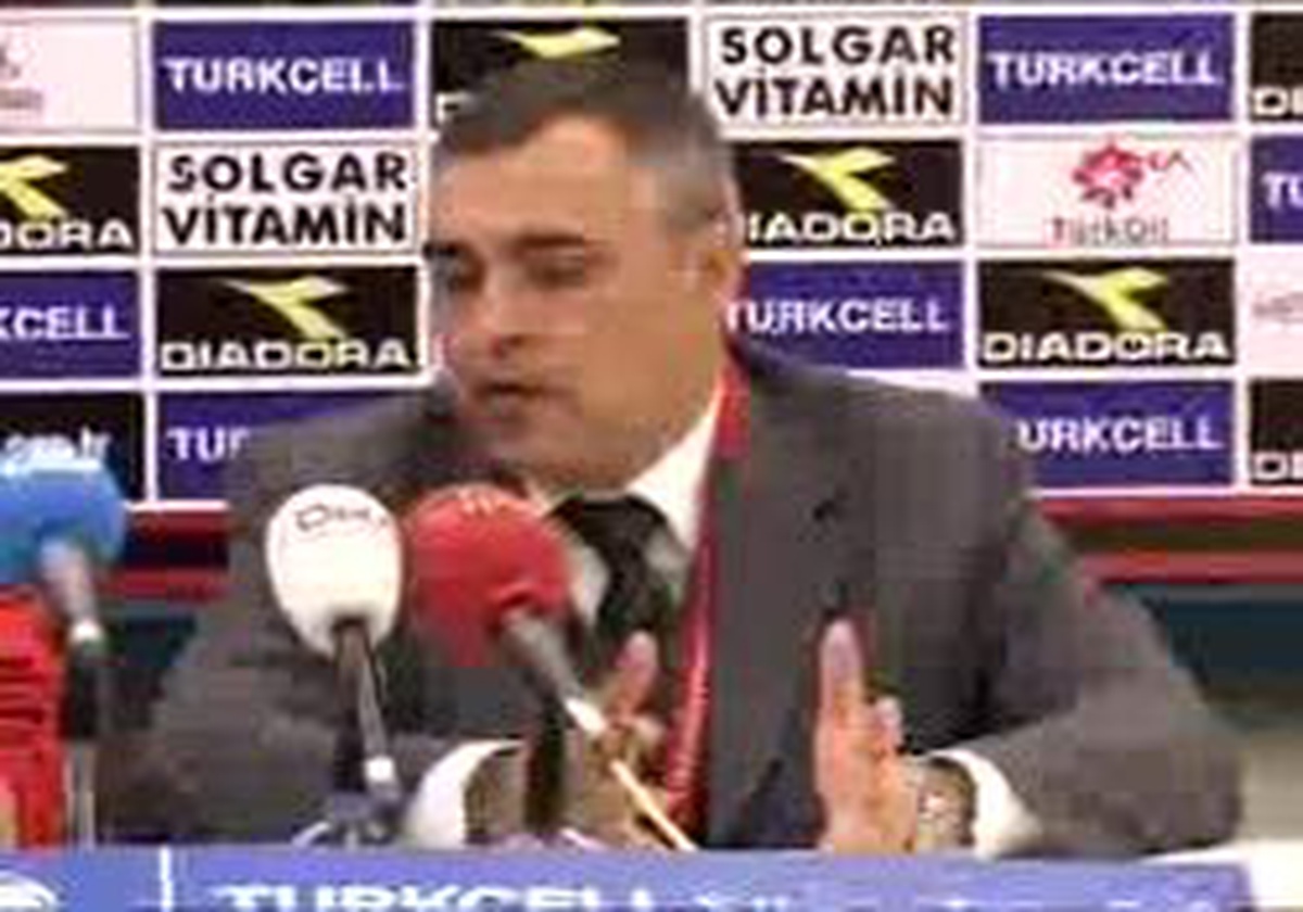 ( Özel ) Kürek Ve Faraş Ile Sokaklarda Oynuyorlardı, Buz Hok