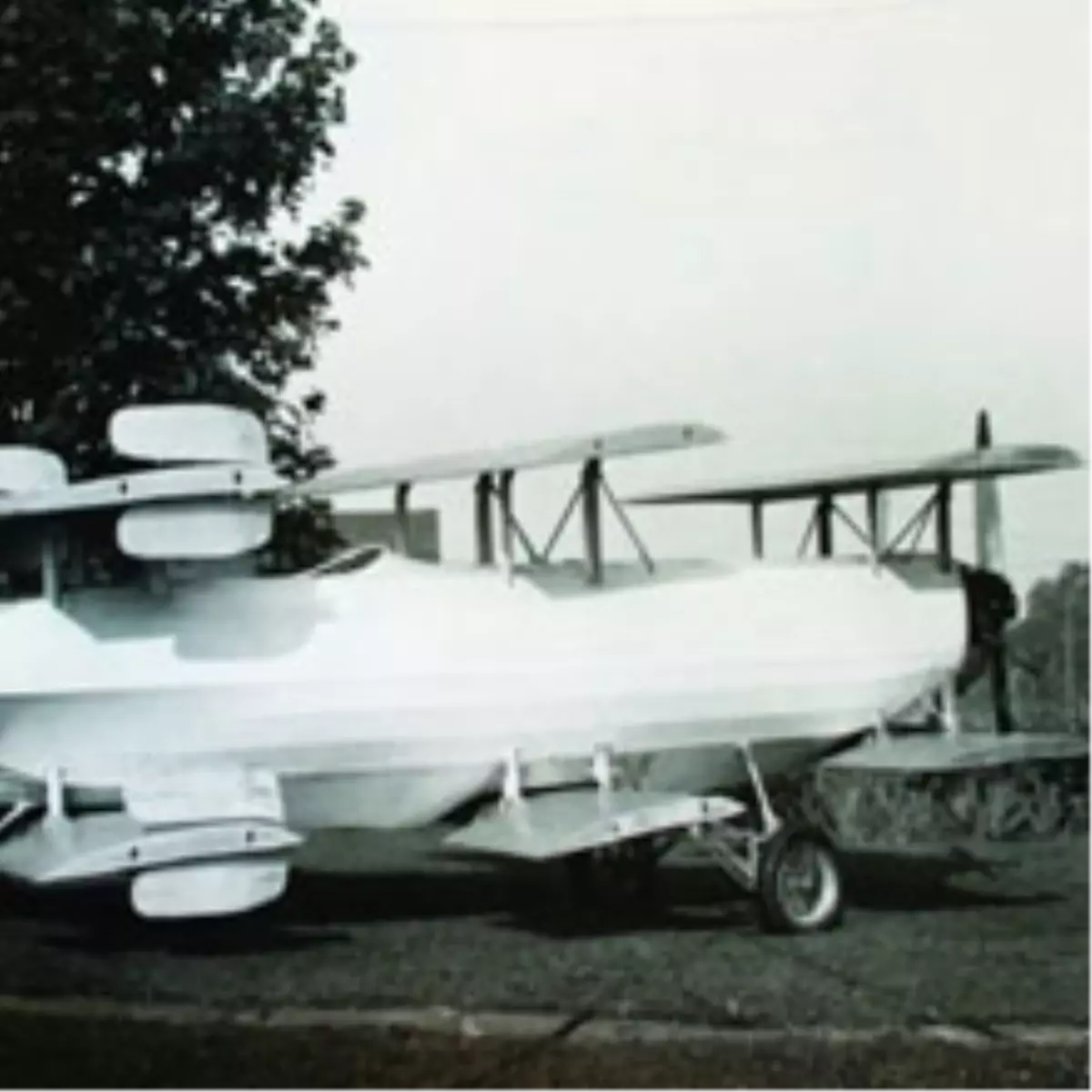 Dünyanın İlk Uçan Arabası Satışa Çıkıyor...