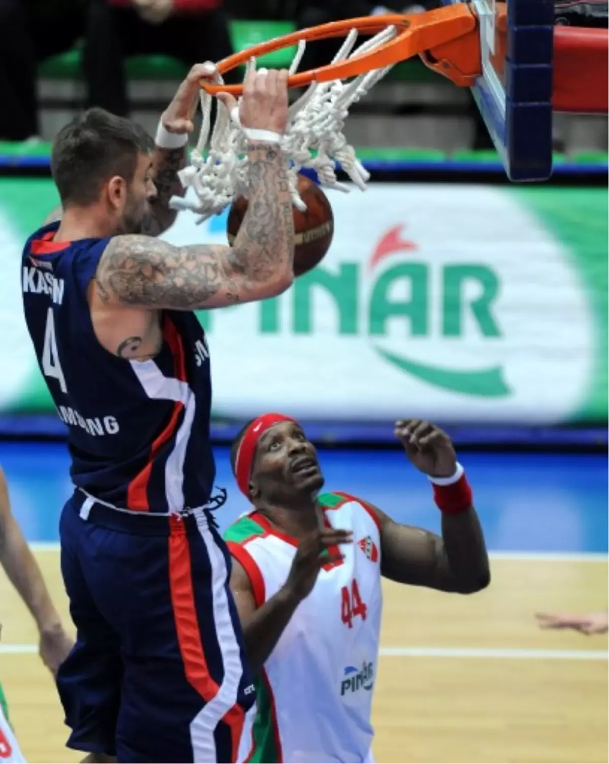 Efes Pilsen Deplasman Dinlemedi