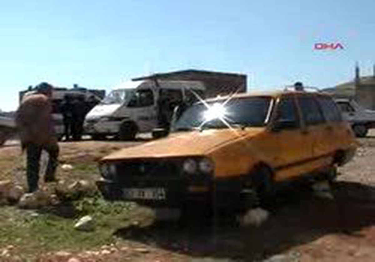 Şanlıurfa - Otomobilin 4 Tekerleği Çalındı