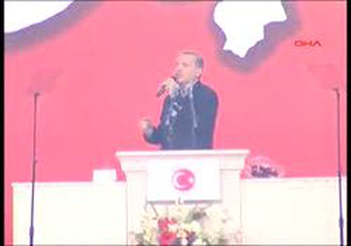 Ekg Arşiv // Roman Buluşmasının Pankartlı Protestocuları Tu