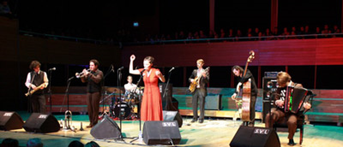 Fatıma Spar And The Freedom Frıes Türküsüyle İzmirliler'i Coşturdu