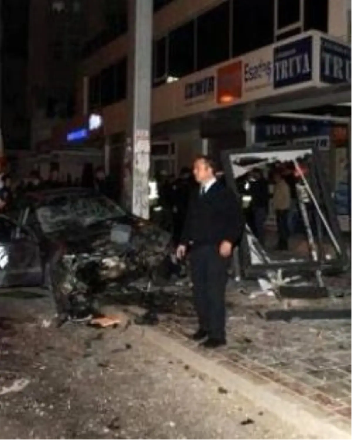 Otomobil Durağa Daldı: 2 Ölü, 6 Yaralı