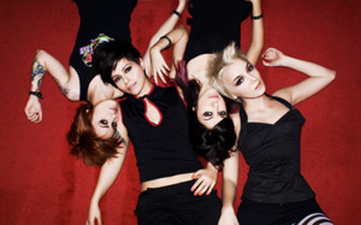 Pin Up 'Üretim Hatası' İle İlk Kez Sahnede