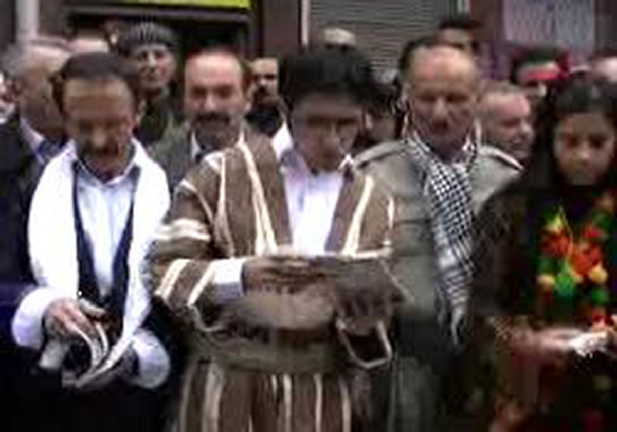 Van' Daki Nevruz Kutlamaları İçin Yerek Kıyafetlerle Bildiri