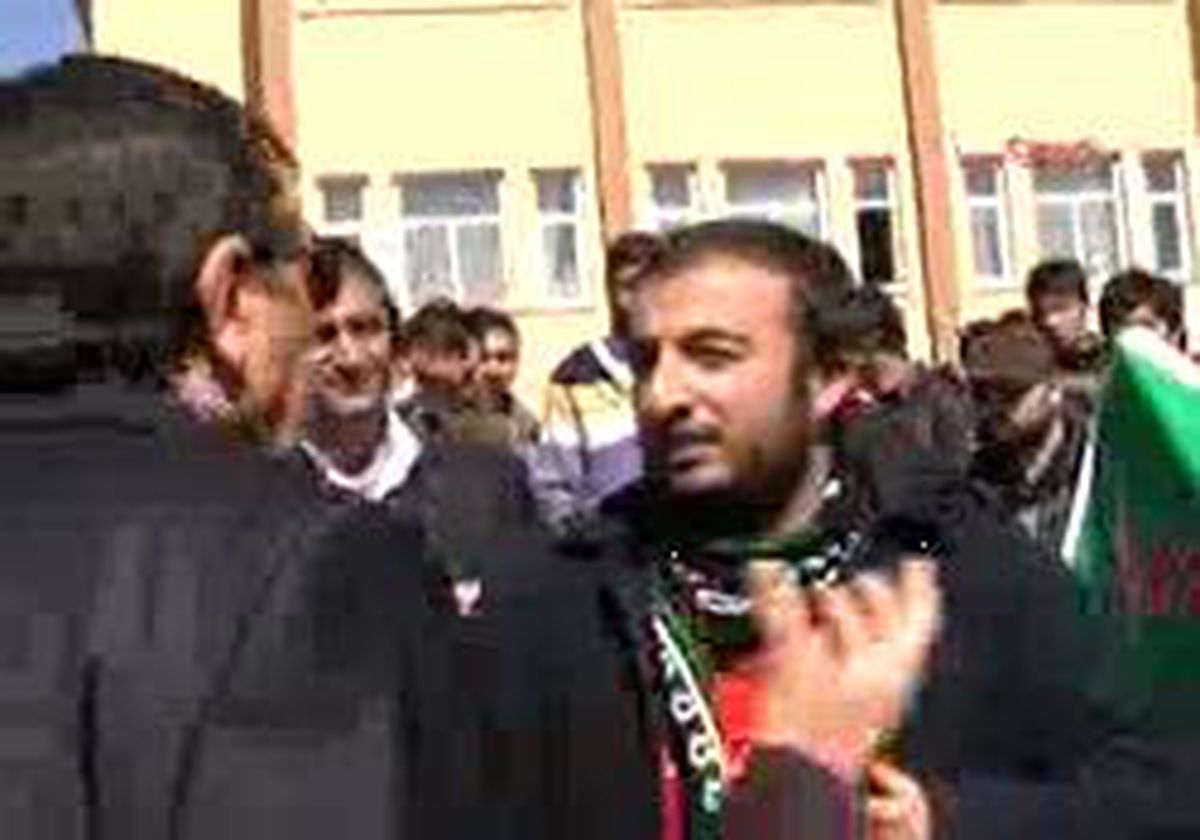 Van - Yyü'Lü Öğrenciler, Nevruz Ateşini Giyisileri Ile Yaktı