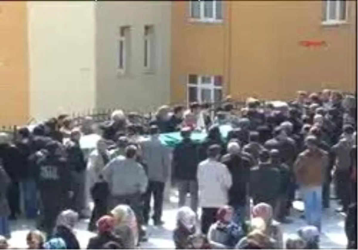 Ekg // Anne İle Kızı Gözyaşları Arasında Toprağa Verildi....