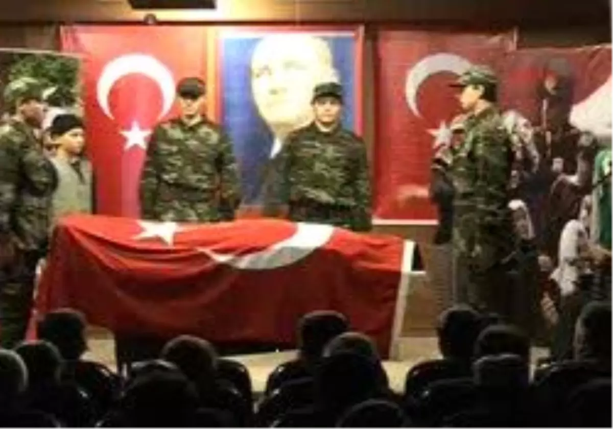 Tiyatro Gösterisini İzleyen Şehit Annesi Baygınlık Geçirdi