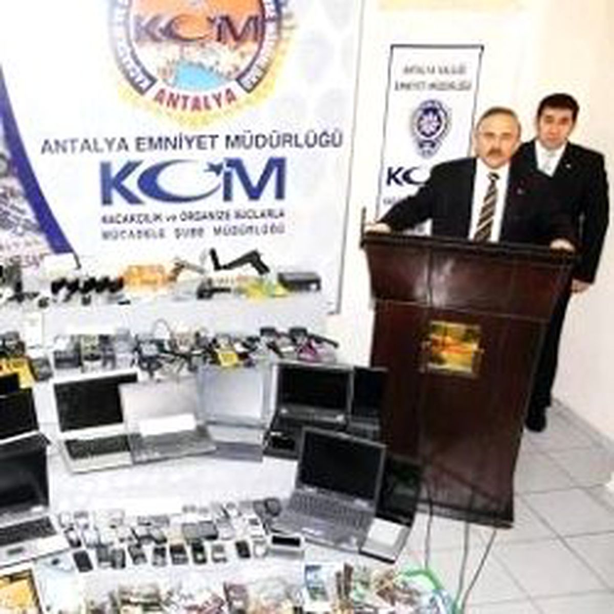 5 Bin Kredi Kartı Kopyaladılar 220'siyle 5 Milyon Lira Harcadılar