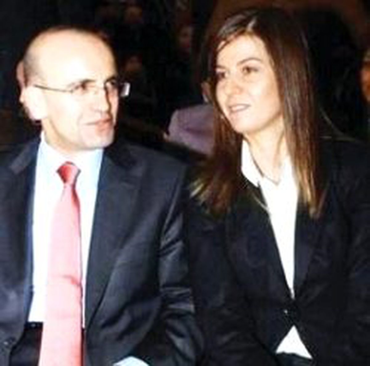 Bakan Eşine İzmir Daveti