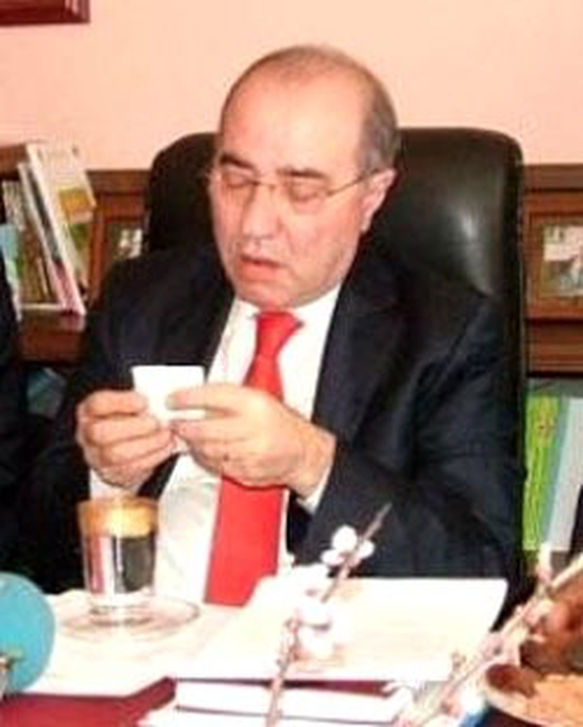 Kayısıyı Don Vurdu, Vekil Ağladı