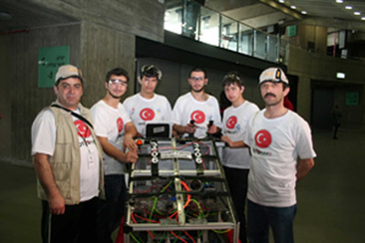 Osmanlı Robot Ekibi İsrail'i Salladı