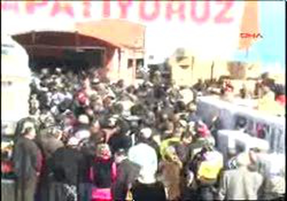 ´Kapatıyoruz´ İzdihamı