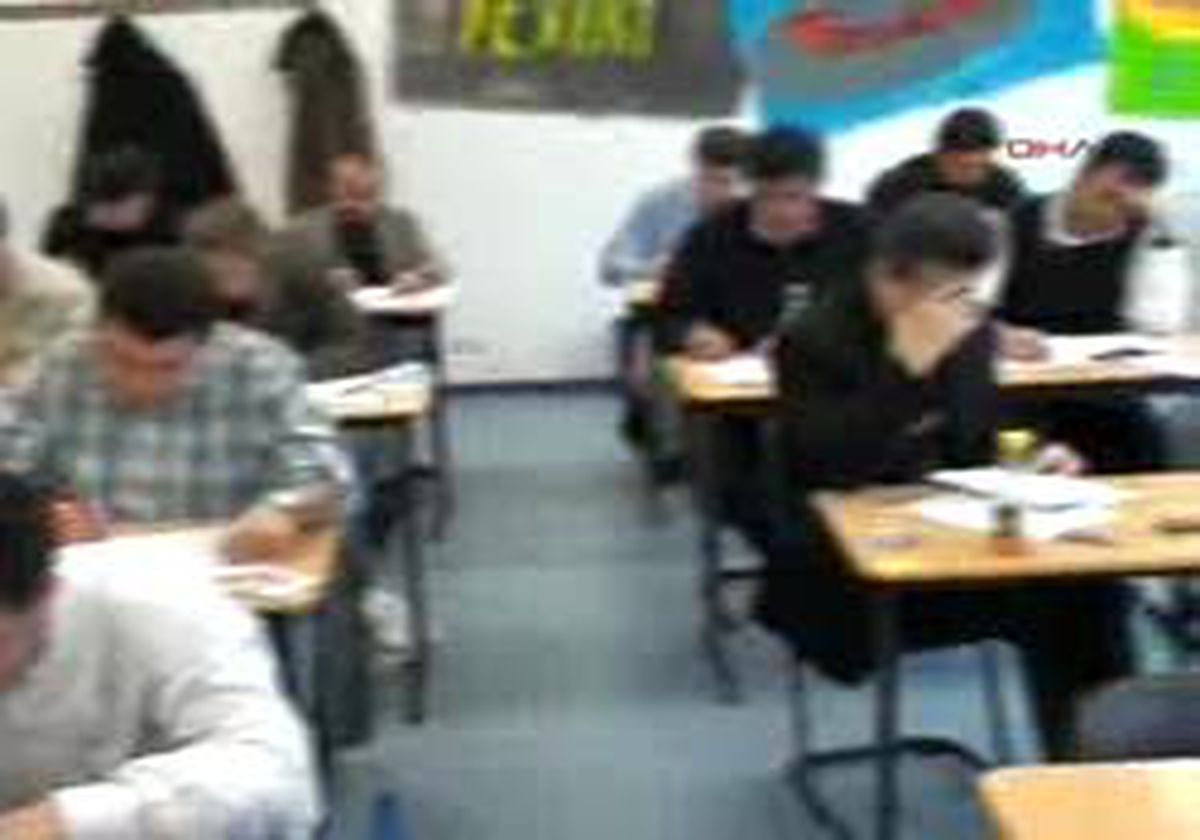 Avrupa?Daki Anadolu Üniversitesi Öğrencileri Ara Sınavlarda