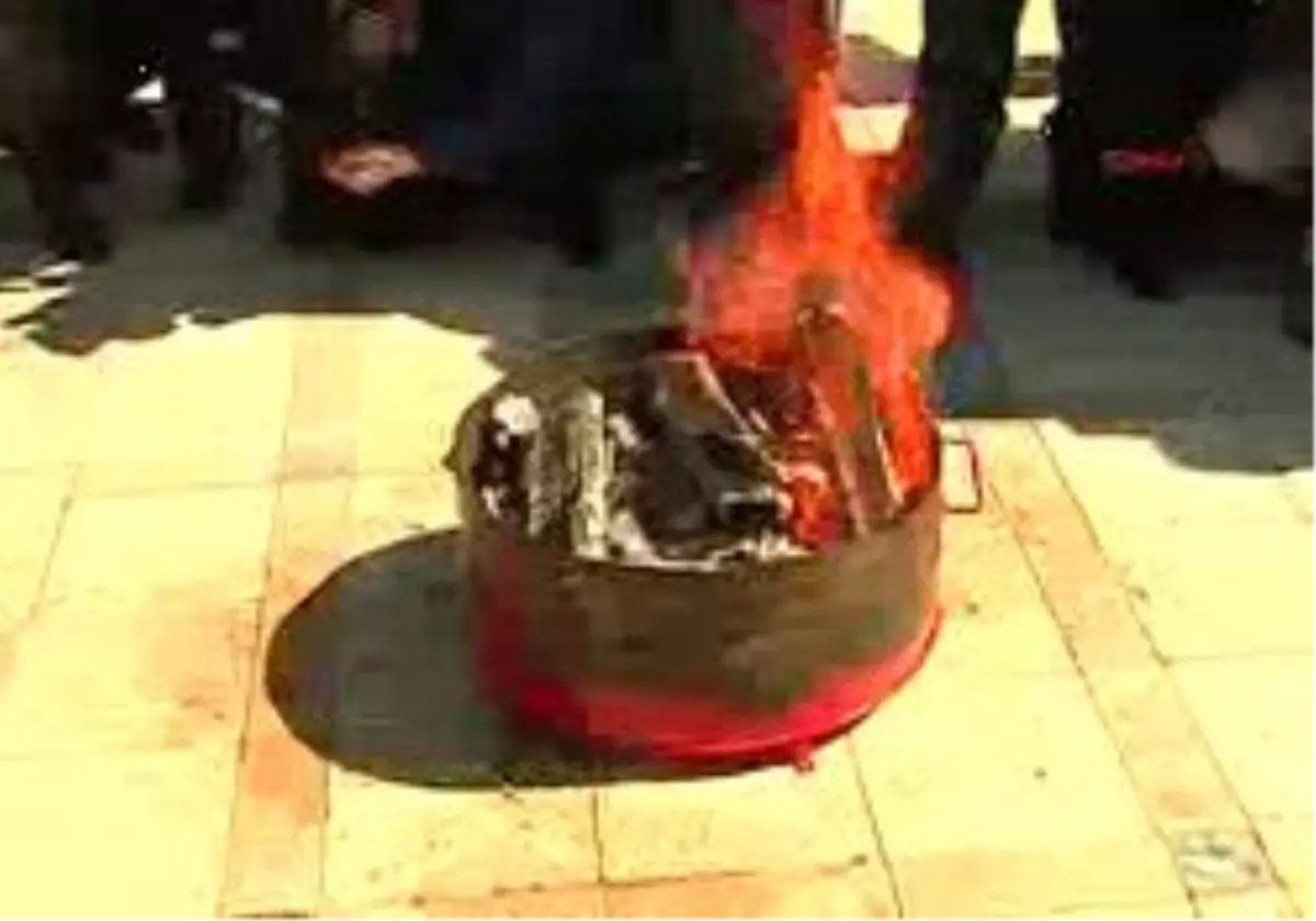 Devlet Bakanı Çelik: ?Kimsenin Kimseye Kimlik Giydirme Çabas