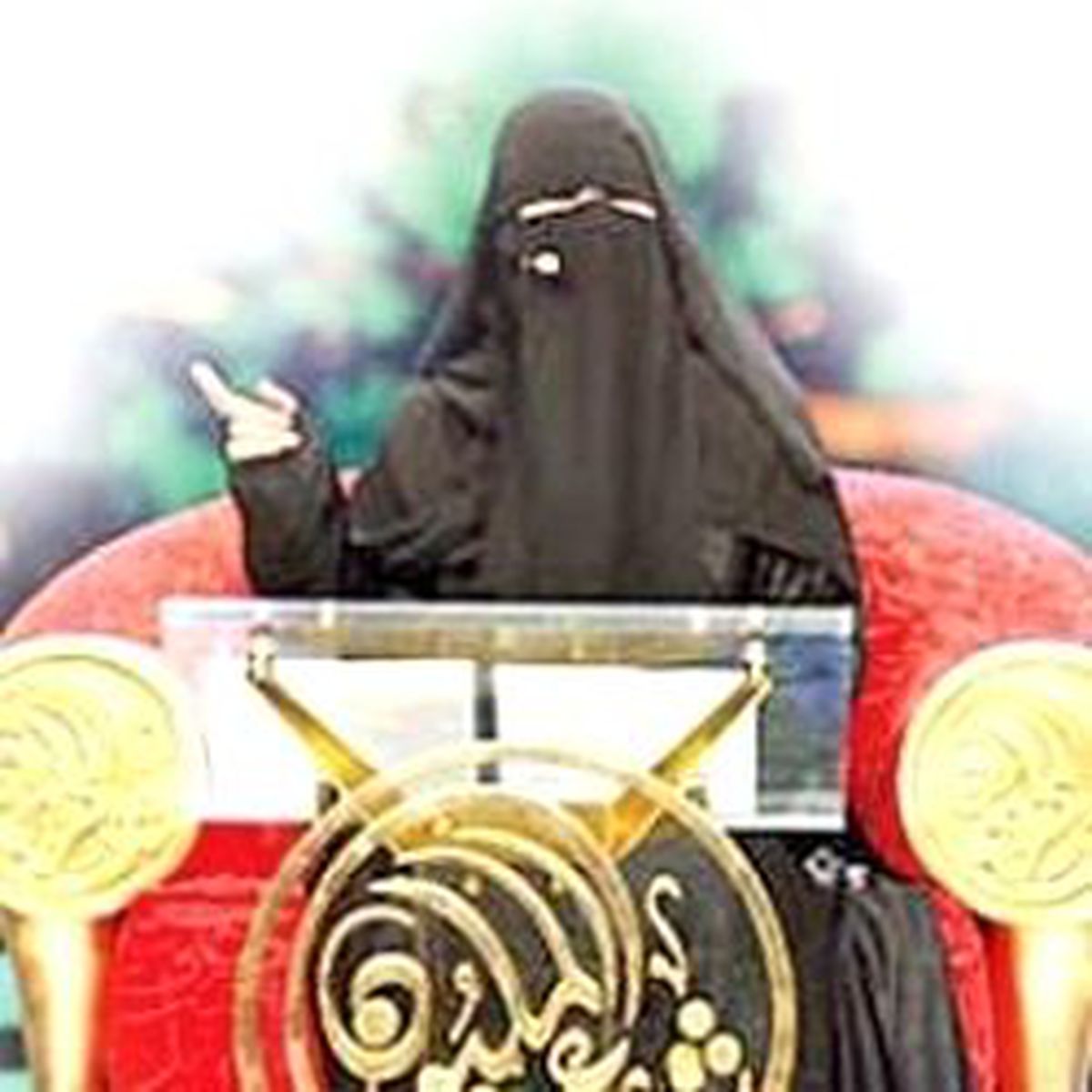 Peçeli Kadın Şair Ulemayı Kızdırdı