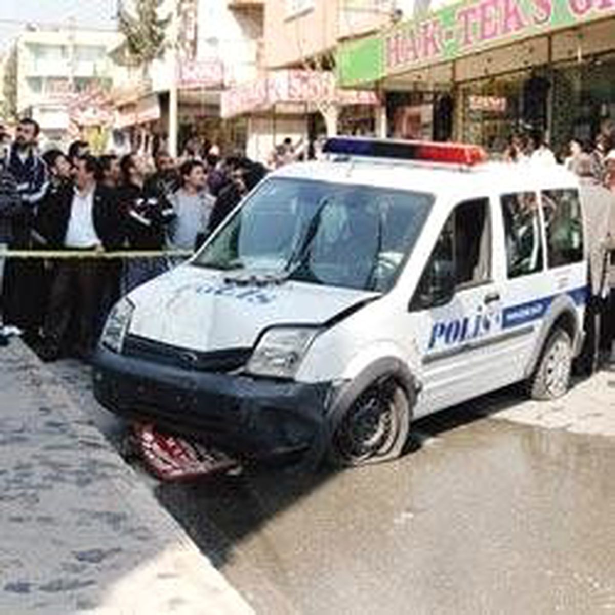 Polis Otosu Kaldırıma Çıktı: 1 Ölü, 3 Yaralı