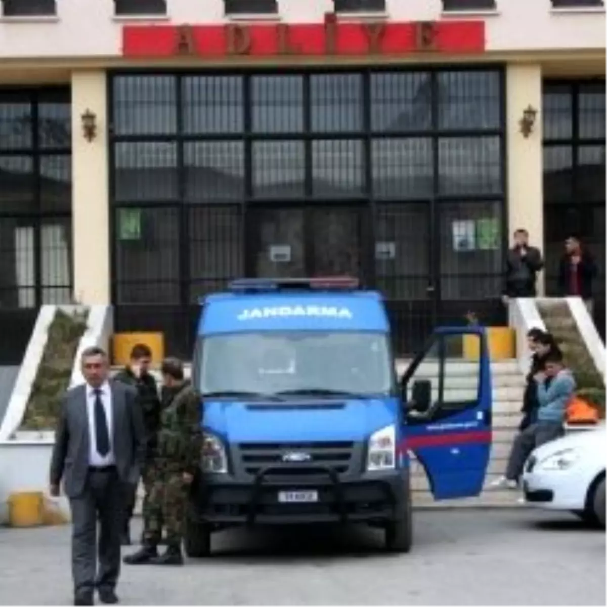 Ergenekon'un Avukatına Gözaltı