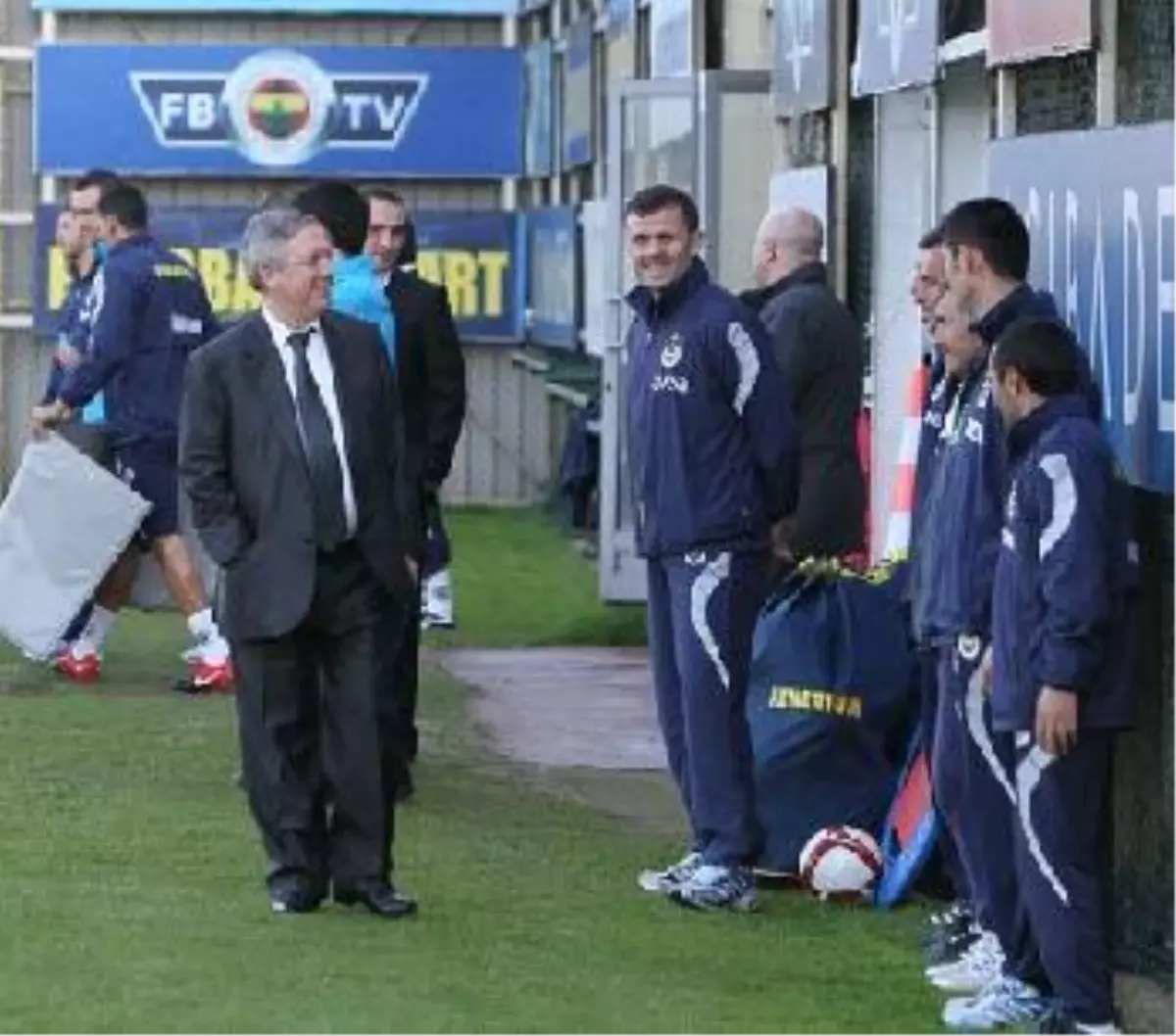 Fenerbahçe\'Nin Antrenmanını Başkan Aziz Yıldırım ve Yöneticiler de İzledi