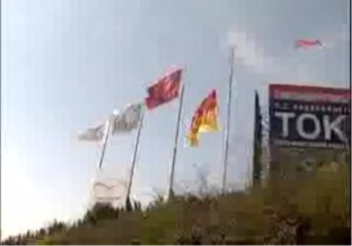 Sarı Kırmızı Bayraklar Yarıya İndi