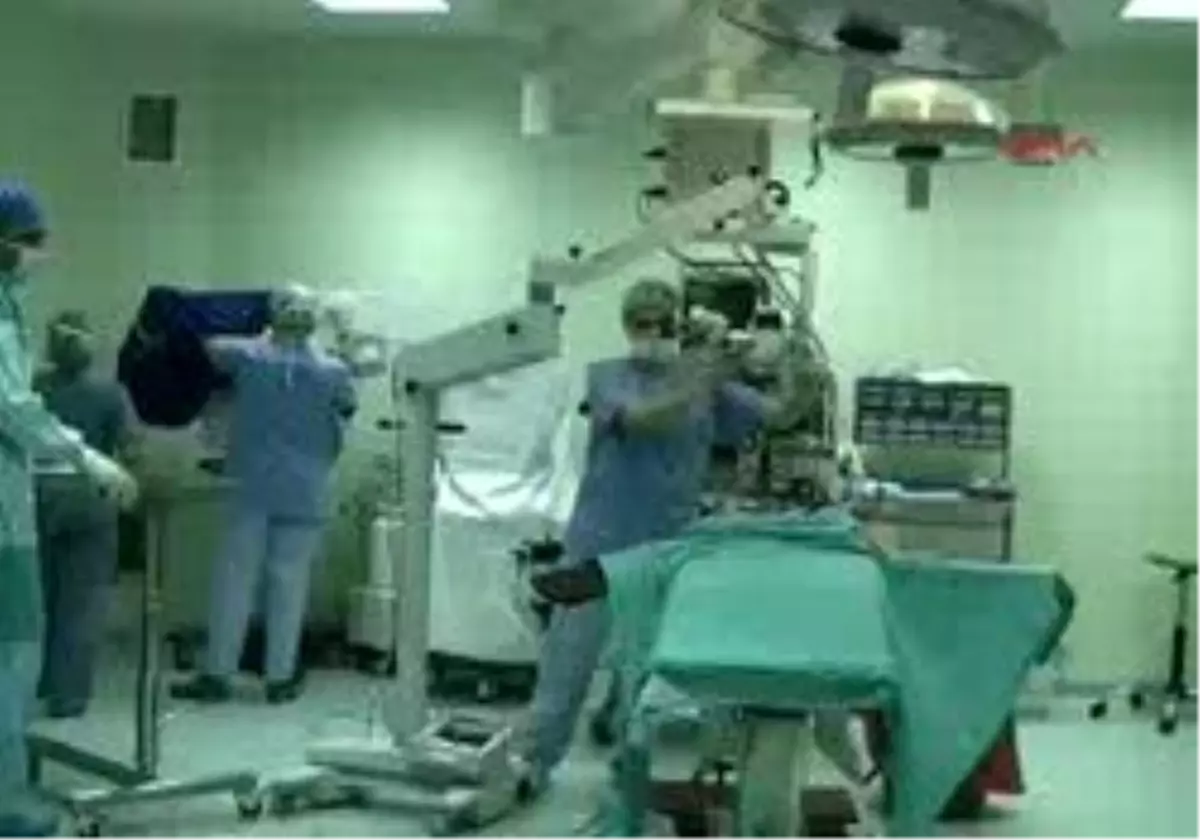 Hakkari\'de Lazerli İlk Göz Ameliyatı