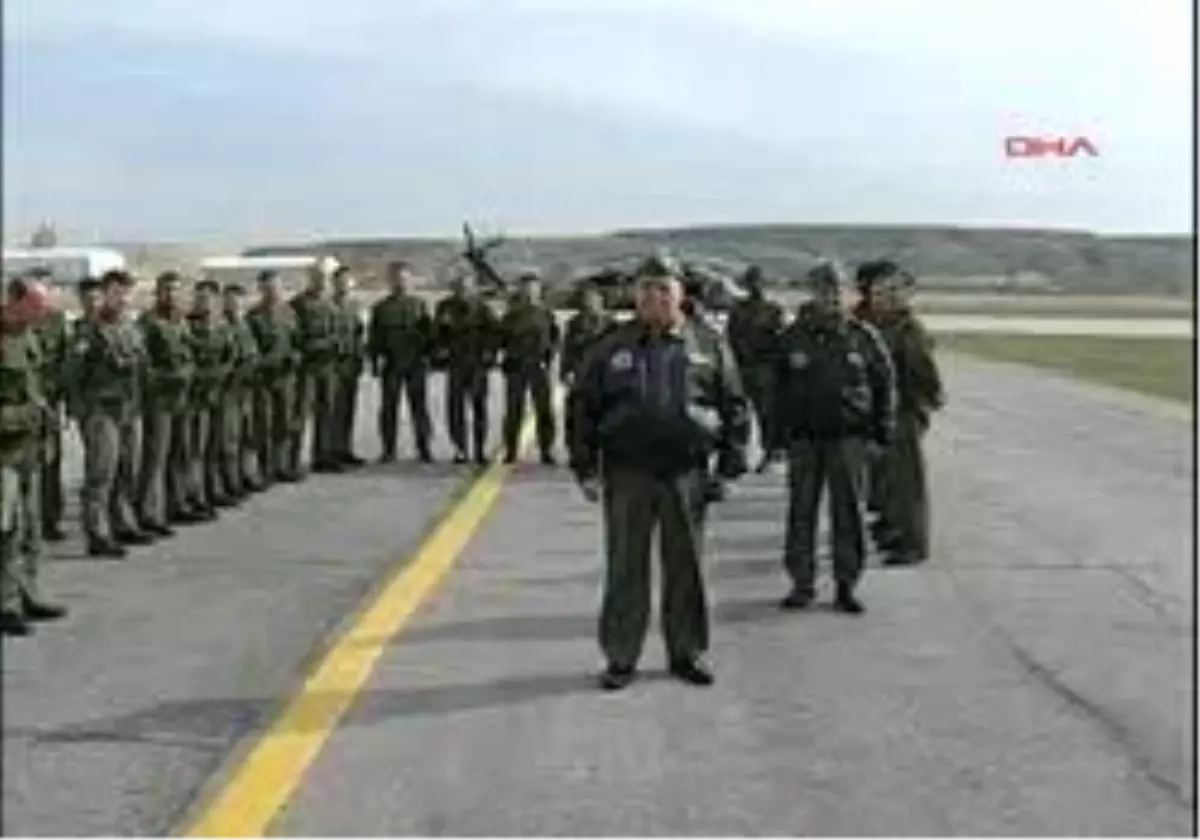 2// Kara Kuvvetleri\'Nin Kadın Pilotları İlgi Odağı Oldu