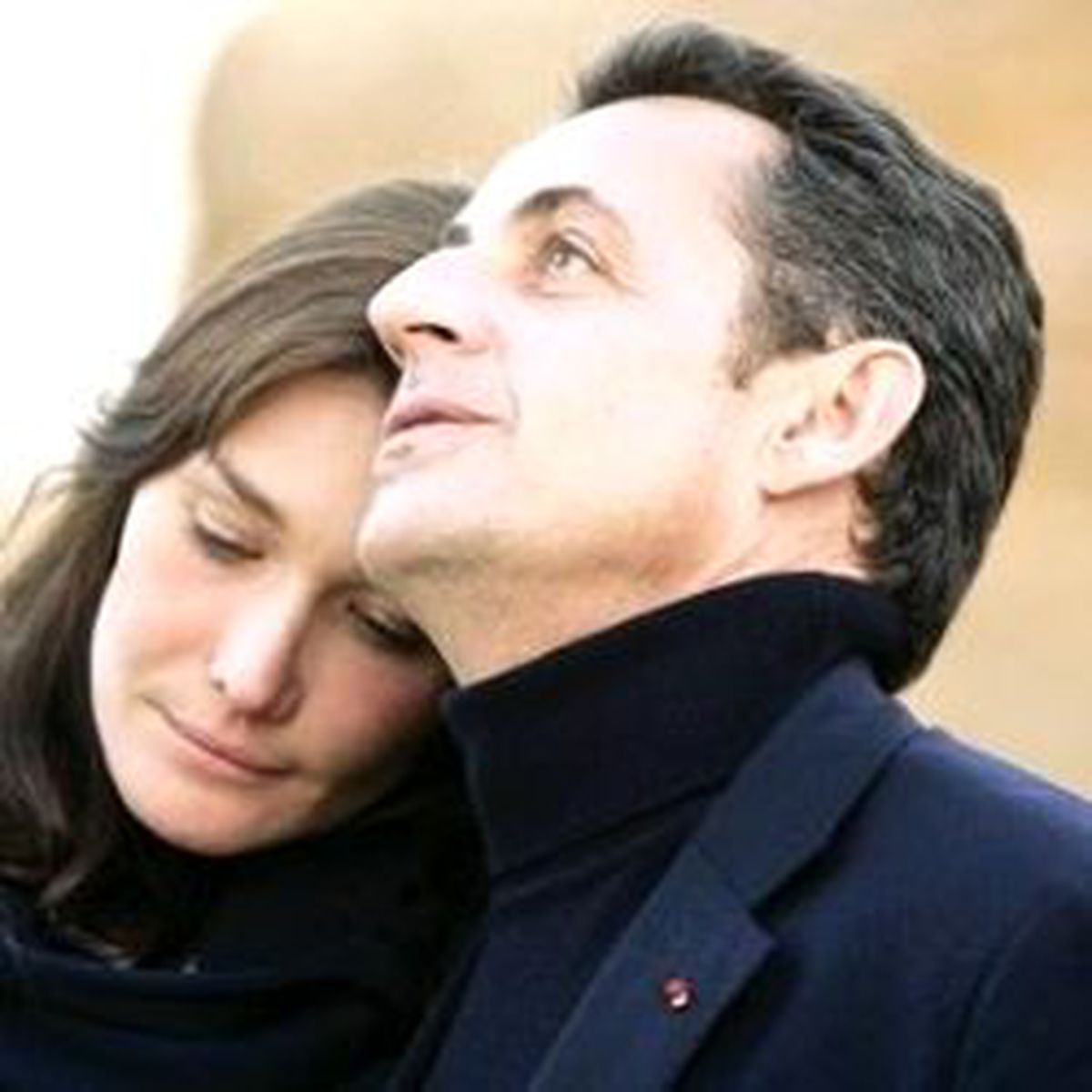 'Carla Sarkozy'yi Aldattı' İstifası