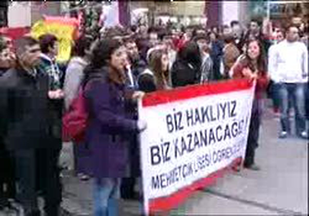 Liselilerden Taksim?De Eylem