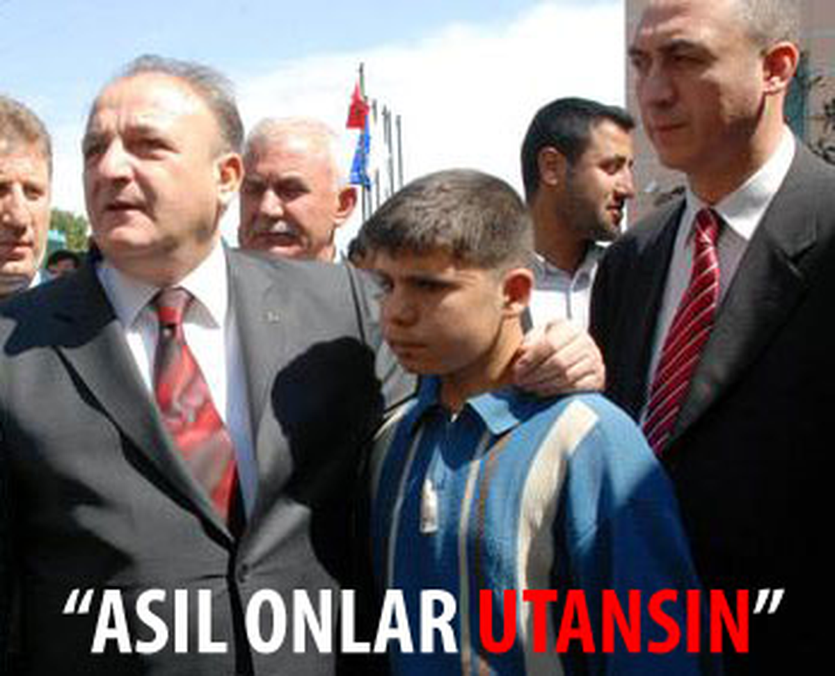 Çocuğa Ayakkabısını Boyatmadı, Milli Eğitim Bakanını Eleştirdi