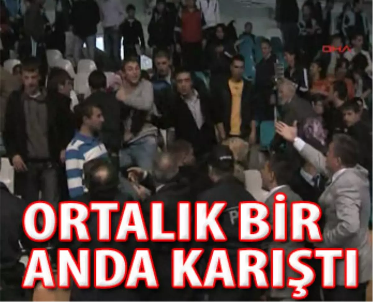 Halk Oyunları Yarışmasında Salon Karıştı