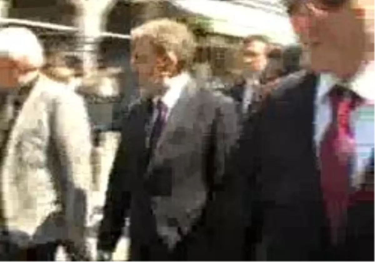 Bakan Boksör Annesinin Cenazesinde