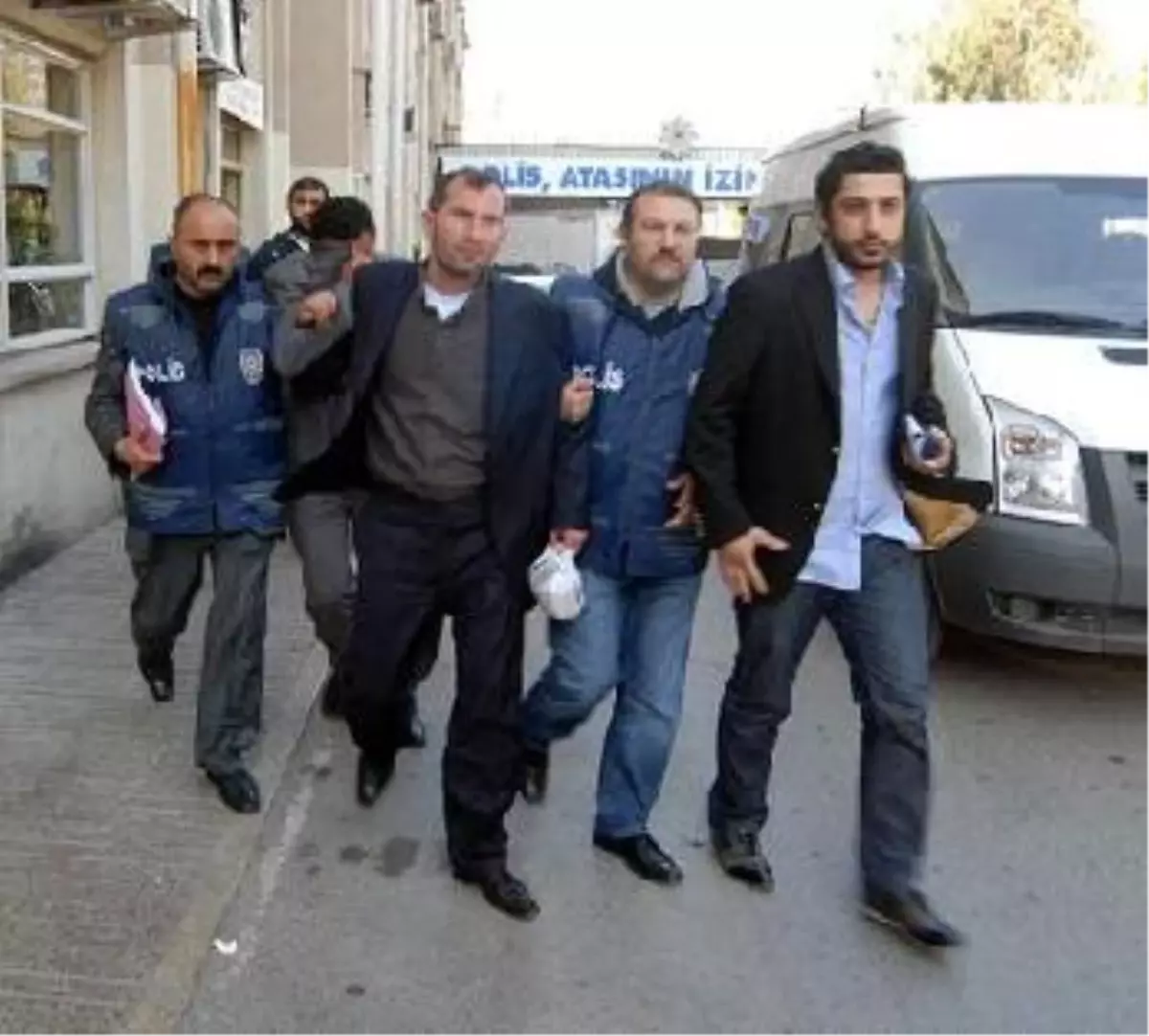 Mirasçıya, Arkadaş İşkencesi