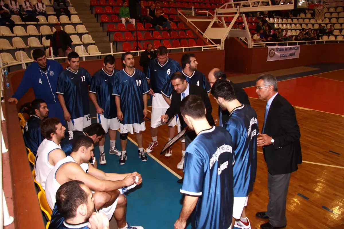 Büyükşehir Basketbol Takımı Yarı Finalde
