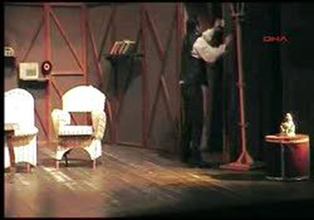 Rumeli Türk Tiyatro Sanatçıları Derneği Karanlıkta Komedi Oy