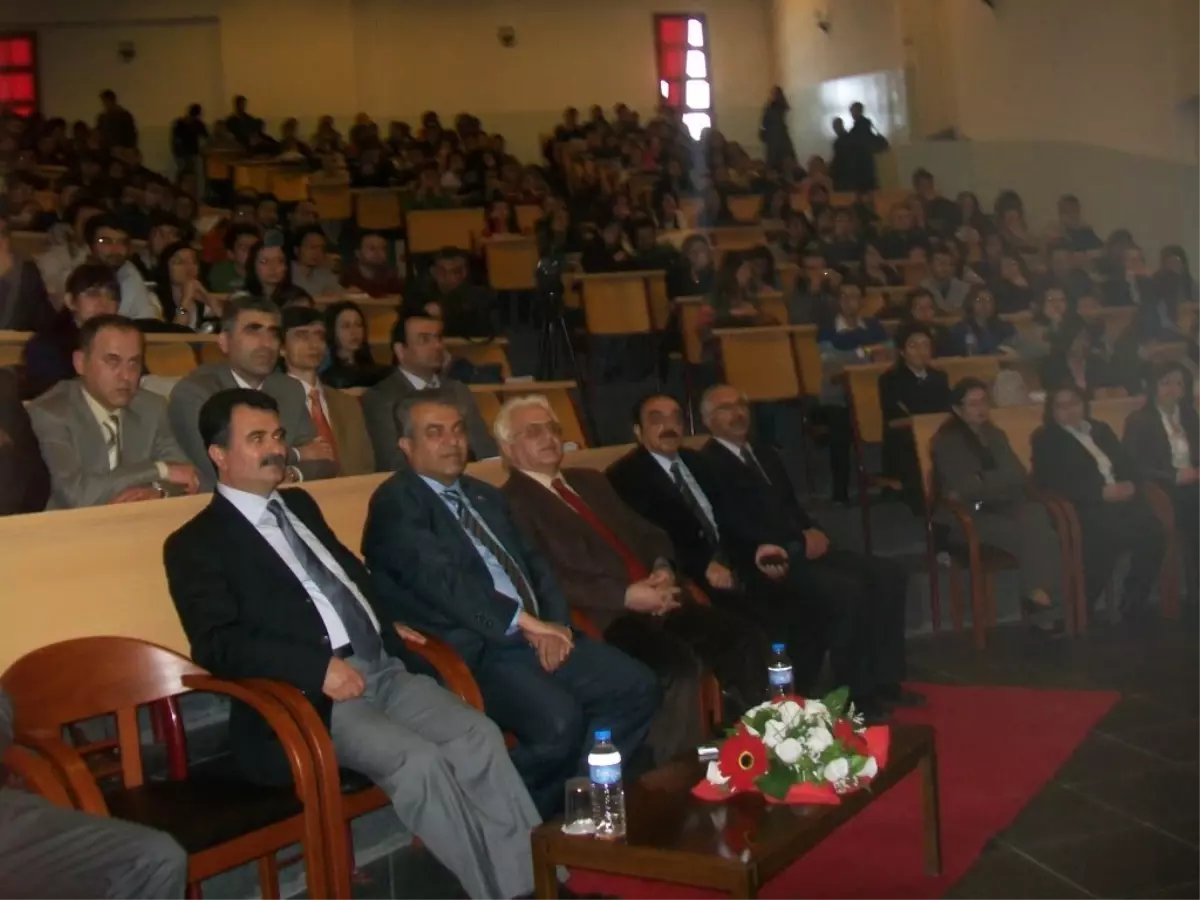 ÇOMÜ Rektörü Kütahya DPÜ İİBF\'de Konferans Verdi