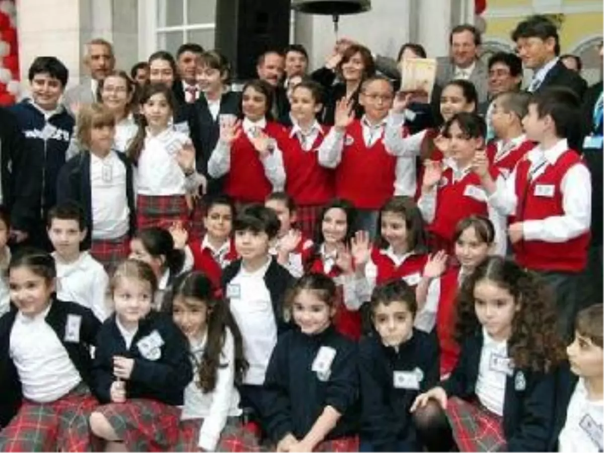 Çocuk Yazarlar Rekor Peşinde