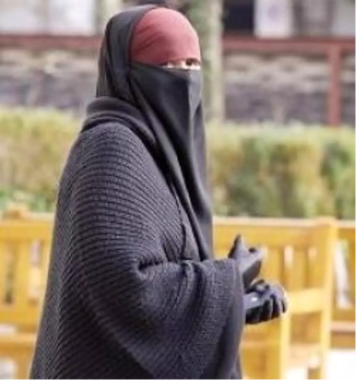 İtalya\'da Peçeyi Yasaklama Önerisi