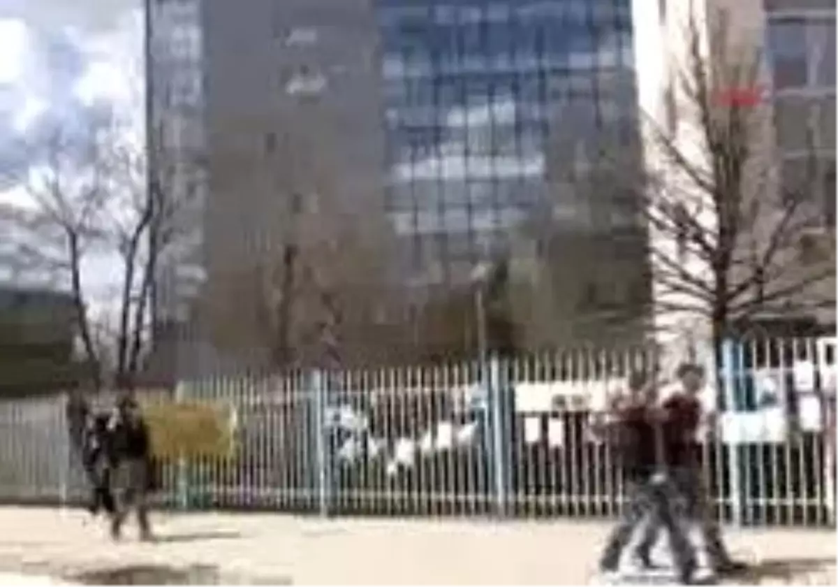 Kosova Hükümetinin Yeni Bakanları İş Başında