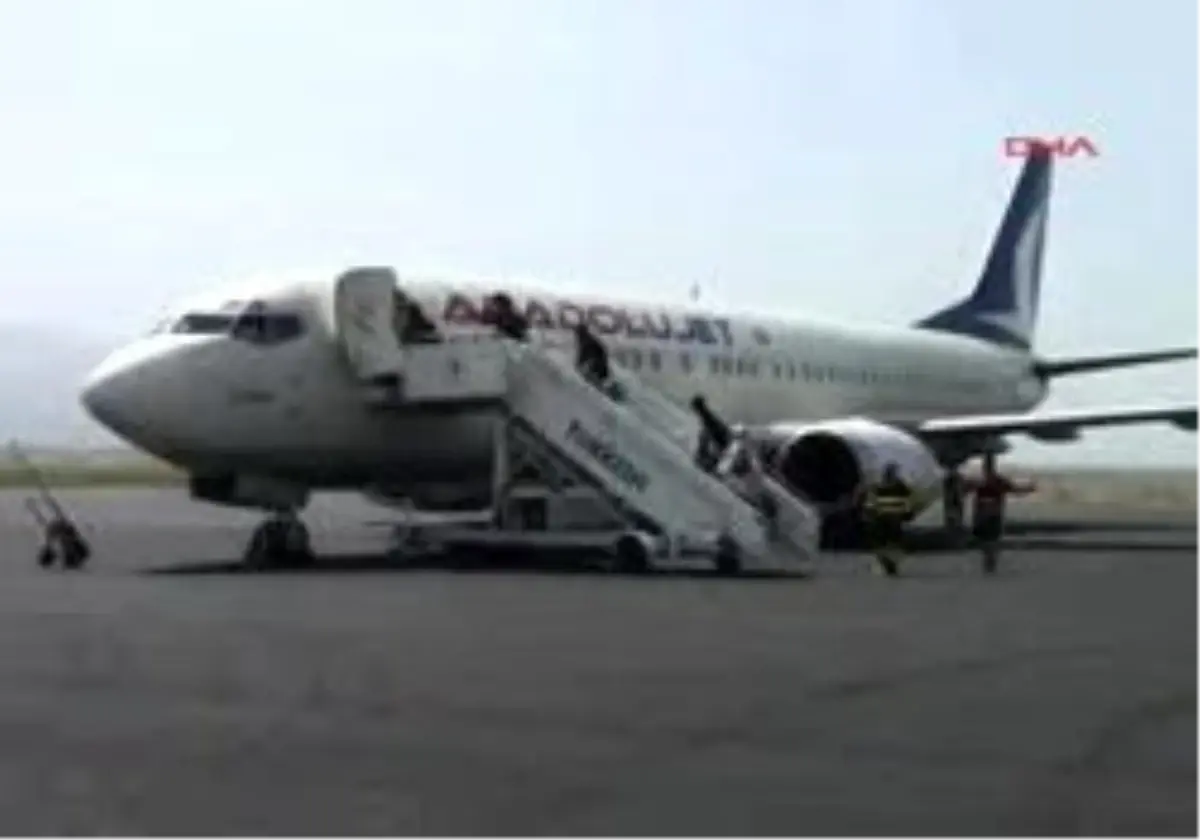 Muş - Arşiv//Uçağa Alınmayan Yolcunun İddiası: ´Protokol Yüz