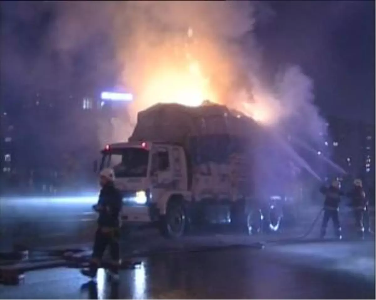 Seyir Halindeki Kamyon Tem\'de Alev Aldı.