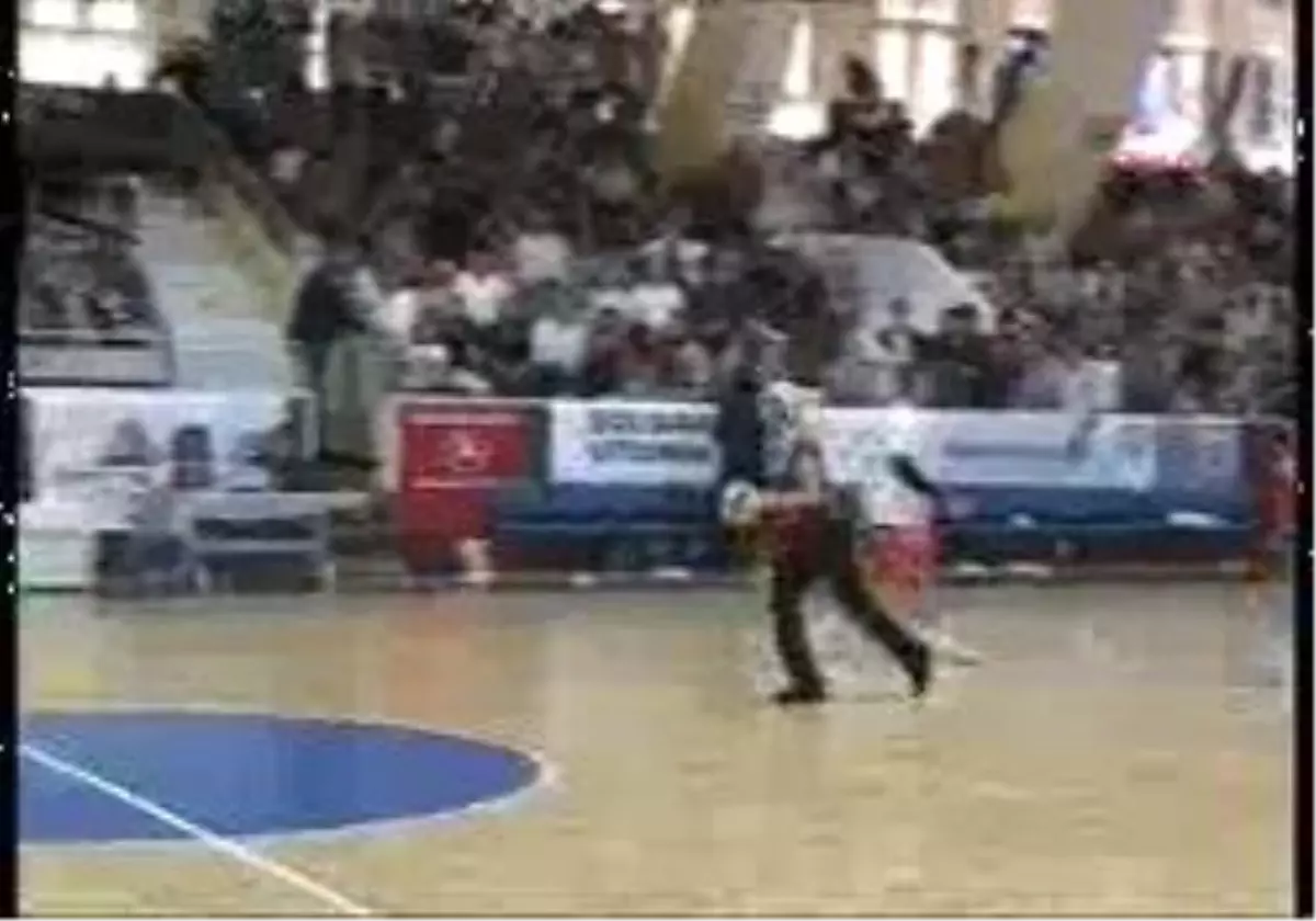 Türkiye Bayanlar Basketbol Ligi... Botaş: 73 - Fenerbahçe: 8