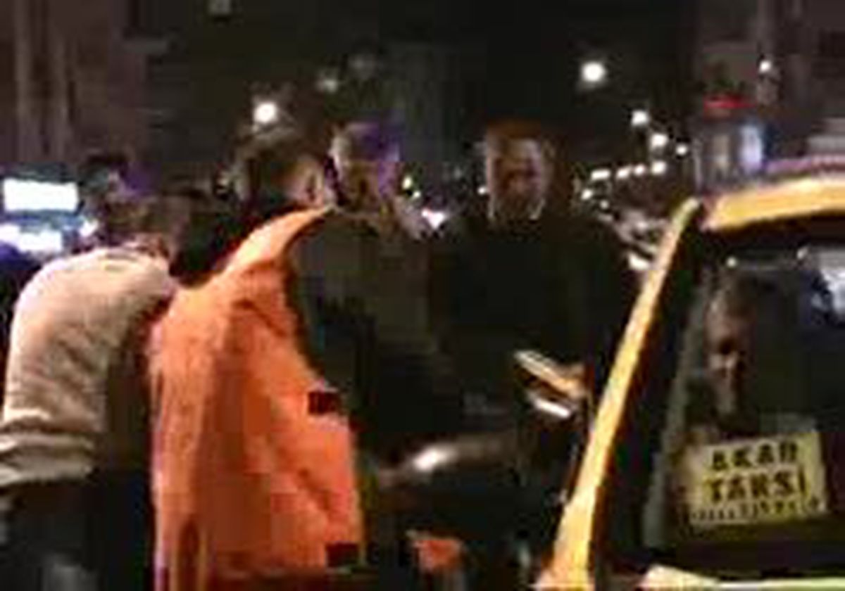 Eskişehir De Kazaa.Raçta Sıkışan Taksi Şoförü Yaralı Olarak