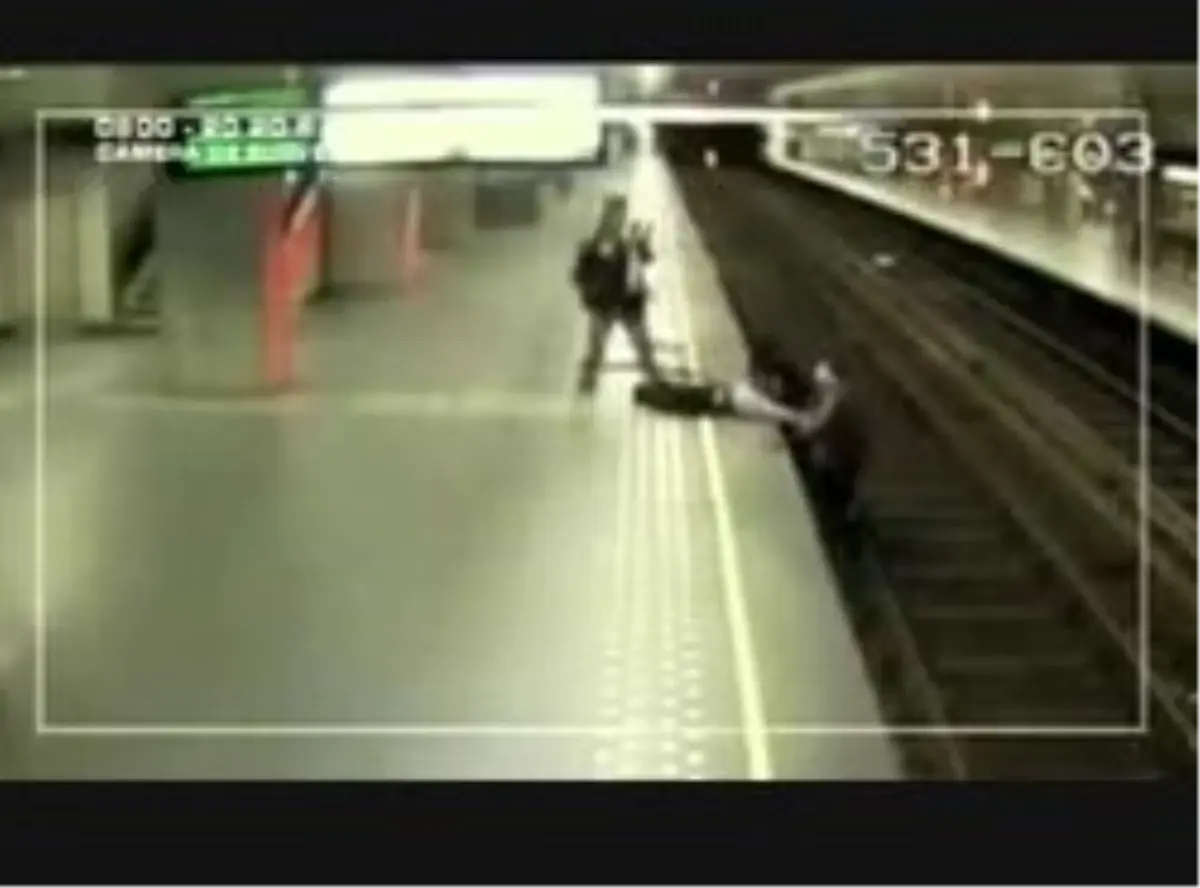 Metro\'da Zenci Çete Terörü