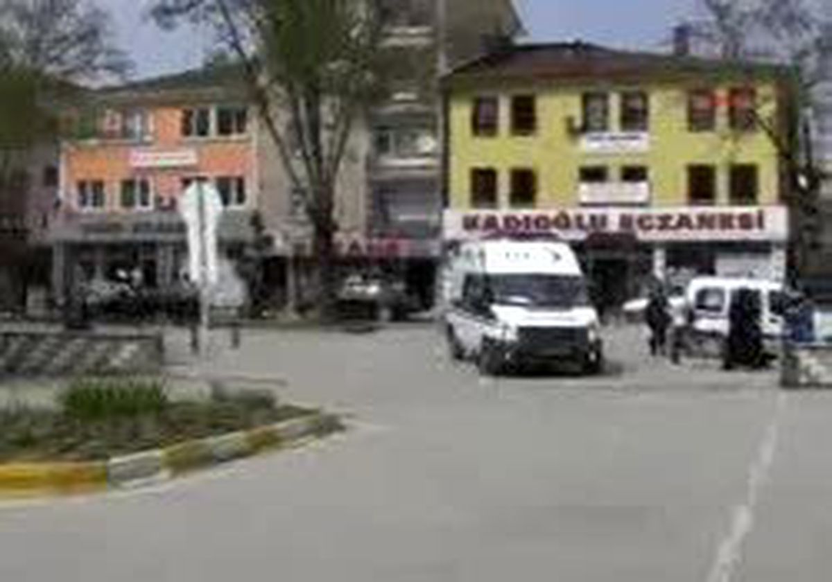 Bursa-Yaralı Bisikletliyi Hastaneye Götürdü