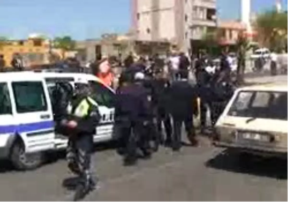 Polis, Yaşlı Kadına Çarptı