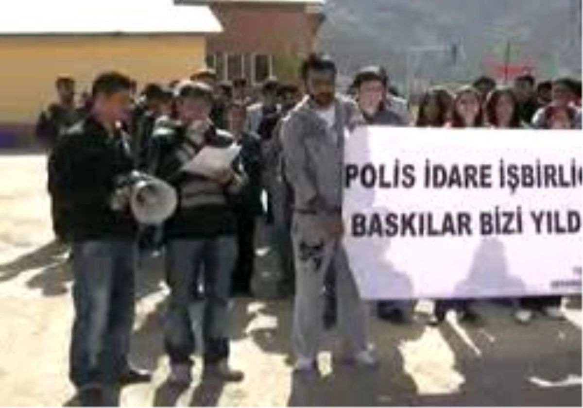Tunceli Üniversitesi\'Nde Basın Açıklaması Yapan 8 Öğrenciye